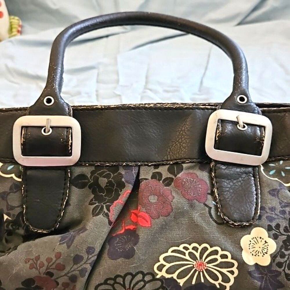 Vintage Split Hawaiian Floral Print Shoulder Bag with Silver Buckle Detail - Picture 8 of 10